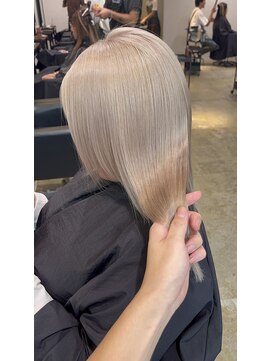 メリー オオサカ(Merly Osaka) 艶髪ハイトーンミルクティー