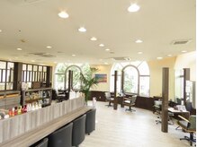 ヘア フィックス リュウ リゾート(hair fix RYU Resort)の雰囲気（広々した店内は陽の光が差し込みゆったり時間が・・・【浦和】）