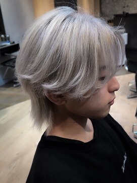 メンズサロン ガウディ 高槻店(men's salon Gaudi) ホワイトカラー×メンズウルフカット×カルマパーマ仕上げ