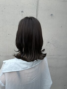 アチーブ ヘア デザイン(achieve hair design) オリーブカラーブリーチなし切りっぱなし外ハネミディ透明感