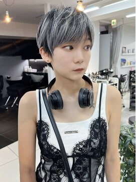 ヴェイン 渋谷(vain) くびレイヤー　エモージュ　グレージュ　クールショート