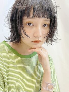 ディッセンバー 神宮前(December) ワイドバンググレージュカラー切りっぱなしボブレイヤーカット