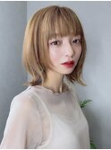 艶＆品性が漂うシルキータッチなストレートロブスタイル