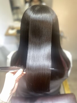 オウ(Ou) 艶髪ストレート