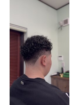 ケーエムシーセントラルルーツ(KMC Central Roots) テーパーフェードパーマ