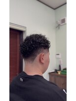 ケーエムシーセントラルルーツ(KMC Central Roots) テーパーフェードパーマ