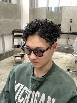 サンズ 梅田 中崎町(SUNS) 【梅田】大人メンズ短髪アップバングツイストスパイラルパーマ