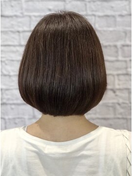 ミーティア バイ クアトロ(Meteor By QUATRO) ナチュナルボブスタイル