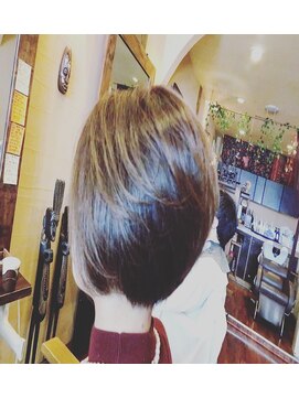 ヘアーリゾートカタカタ Hair Resort kata‐kata 前下がりグラボブ