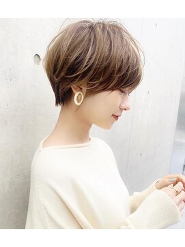 アンド ストーリーズ(&STORIES) 大人可愛い前髪ありひし形耳掛けクールショートボブ20代30代40代