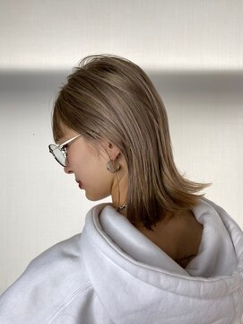 エイミー(Aimee) Aimee 町田　20代30代　外ハネ×グレージュ