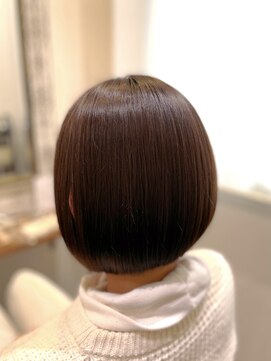 メレット(Meret) 〈Meret〉20代・30代　前下がりナチュラル丸ボブ