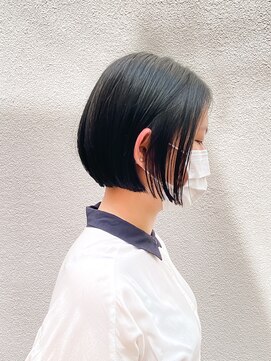 ルーカス(LUCAS) ブルーブラックカラー×ぱつっとボブ