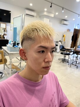 レジット メンズ ヘアサロン(LEGIT MEN's HAIR SALON) ペールイエロー×フェードショート
