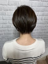 ハピネス クローバー 学園前店(Happiness CLOVER)&nbsp;丸みショート/前髪/顔周りカット/濱崎優/白髪ぼかし