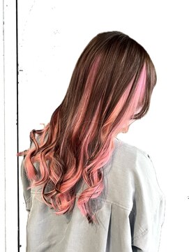 マエストロ(Maestro) ペールピンクのインナーカラー ロング