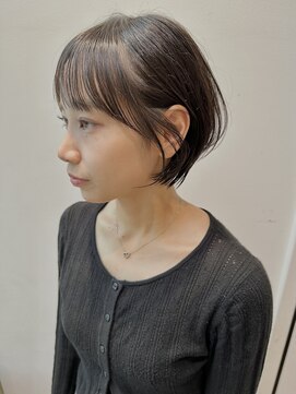 ステア ケース(stair case) 大人暗髪髪質改善カラー耳かけショートボブ人気ショート