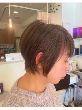 ピアリ オカモト(Peri okamoto) 前下がりくびれショート