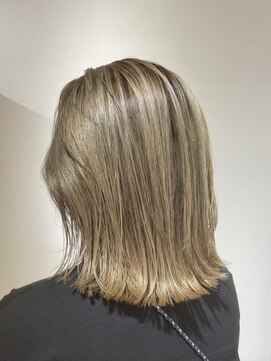 エム インターナショナル 白岡 キュート(EMU international CUTE) 艶めきベージュ☆ぱつんとボブ