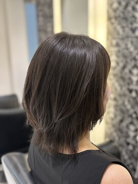 エアー 銀座タワー(AIR) ミディアムレイヤー　外ハネスタイル