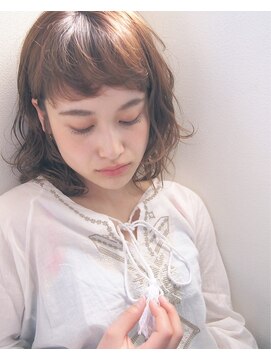 コス(kos) ニュアンスパーマでアンニュイな雰囲気