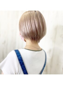 アンダーバーホワイト 南海難波店(_WHITE) ホワイトベージュ