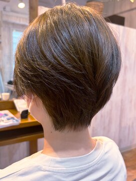 カミビトグロウ(kamibito glow) 20代30代40代抜け感ショートレイヤーアッシュブラウン透明感