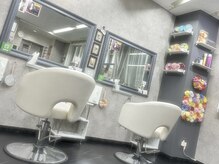 セットサロン アウリィ(Set Salon Aulii)の雰囲気（お化粧直し用のカウンター席やお着替えスペース完備☆）