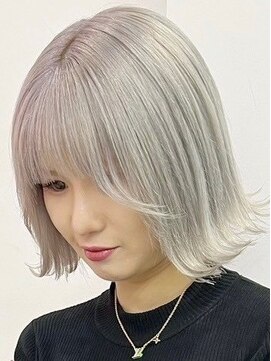 ウィコ 新宿(WICO) ホワイトシルバー[新宿駅/イメチェン/レッドブラウン]