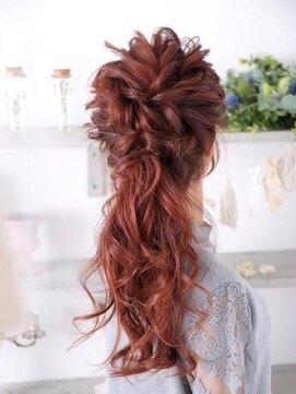 ビゼ 梅田(BIZE) ふわふわローポニー