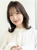 ベージュカラーサイドバング美髪くせ毛風カールくびれヘア