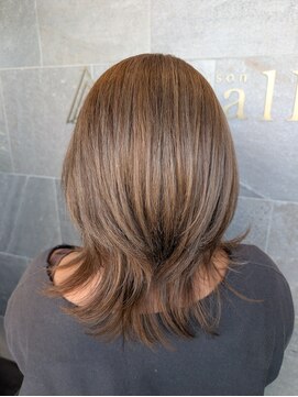 メゾン アヴァロ(Maison Avallo) ハイトーンのくびれミディアム