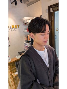 コワファーストナガサキシャンプーボーイ(COIFF1RST NAGASAKI SHAMPOO BOY) ショートセンターパート×フェザーパーマ