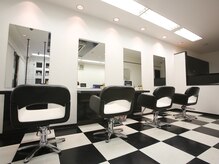 カリスマ ヘア ドレッサーズ(CHARISMA hair dressers)の雰囲気（座り心地のいい椅子で綺麗磨きの時間♪）