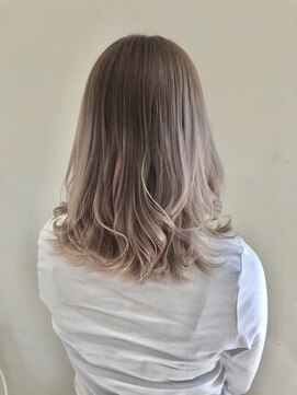 リー 枚方(Lee) 【熊谷】ハイトーンホワイトミルクティーベージュ