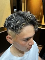 ヒロギンザバーバーショップ 大宮店(HIRO GINZA BARBER SHOP)&nbsp;波巻きツイストスパイラル　スキンフェード　シルバーメッシュ