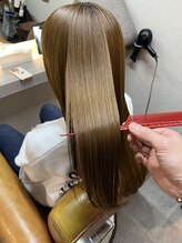 施術時間がほとんど変わらずに、カラー施術と同時にできる酸熱トリートメント