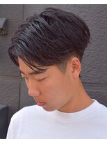 フリーク バーバーショップ 都島店(FREAK BARBER SHOP) 黒髪フェザーショートツーブロックセンターパート