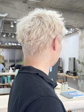 カシェル(cashel kishaba) 『抜きっぱなしホワイトブロンド　ホワイトカラー』