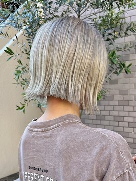 ルミ ツー 横浜駅店(Lumi 2) ホワイトベージュ/ブロンド切りっぱなしボブ/横浜