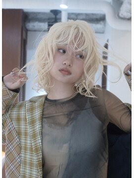 オーパスバイアンブルリュクス 池袋(Opus by ambleluxe) ホワイトブロンド/ウェーブヘア/ボブ