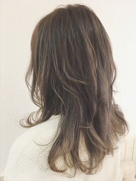 ネオリーブエム(Neolive em;) neolive em  ふんわり感たっぷりレイヤースタイル☆☆