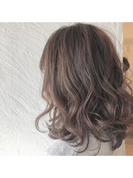 アンフィドットドゥルドゥ(AnFye.dueldo) 【AnFye.dueldo】セミディ × アッシュベージュカラー