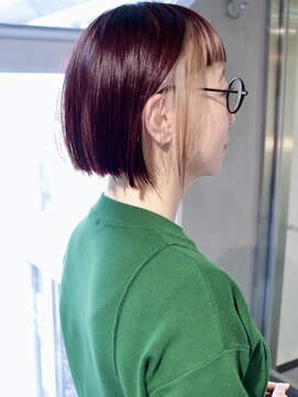 ロリム(RorriM) 切りっぱなしボブ　インナーカラー　ボルドー×ホワイトベージュ