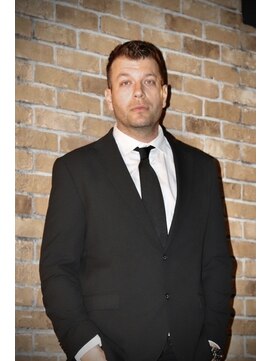 ザマンリバレッジニューヨーク(THE MAN LeverageNewYork) 大人海外メンズアップバングフェード：大村　大心