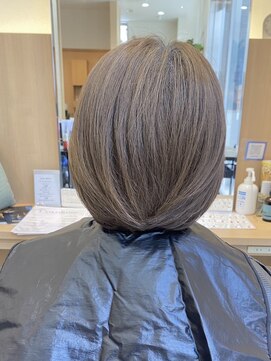 ウイバイファースト(u'i by first) まとまりの良い、やや前下がりのボブスタイル