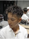 MEN'S/ハイライト×ツイスパ×フェード/短髪/アップバング
