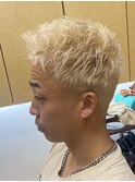 メンズブロンドブリーチスパイキーショート刈り上げアップバング