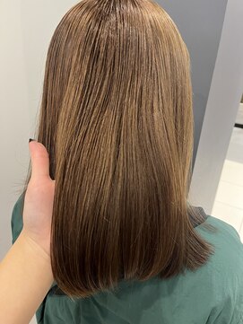 アチェロ(acero) ツヤグレージュ