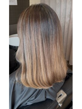 ヘアーイーダッシュ(HAIR E') 根元が伸びても気にならないハイライトカラー